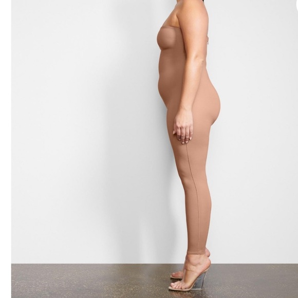 NWT & NWOT Skims All in one One strapless Onesie Jumpsuit Playsuit Romper - Picture 5 of 11
